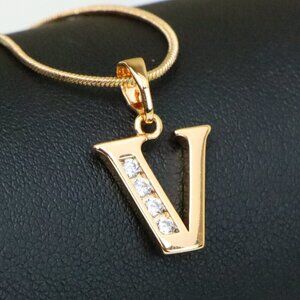 "Rose Gold Letter V Pendant with Sparkling Crystals – Chic Jewelry, XPPT1371